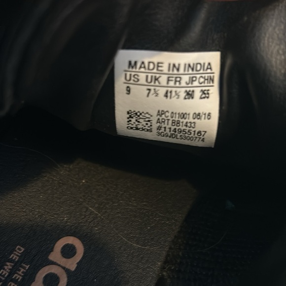 New without tags. Stan smith adidas. Size 9 - Picture 6 of 6